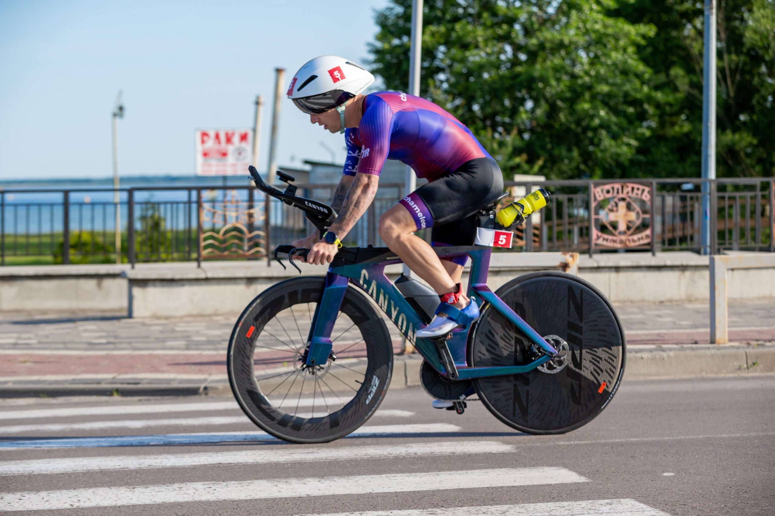 Avoid These Common Triathlete Mistakes for Better Race Day Performance - TriWorldHub - Mistake #2: Wrong (or No) Tire Pressure on the Bike 